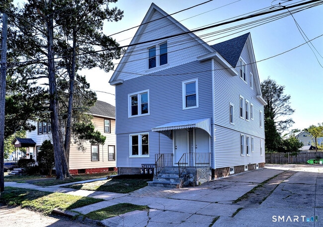 Building Photo - 10 Cross St