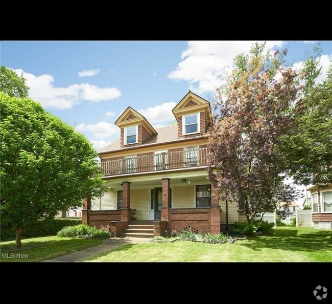 Building Photo - 1727 Woodland Ave NW Unit #2 Woodland Rental