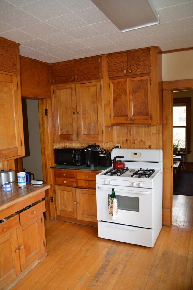 Building Photo - 3740 Bryant Ave S Unit 2