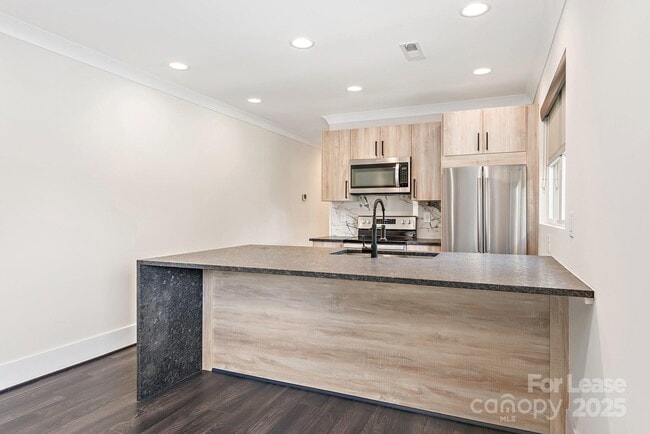 Photo - 1928 W Trade St