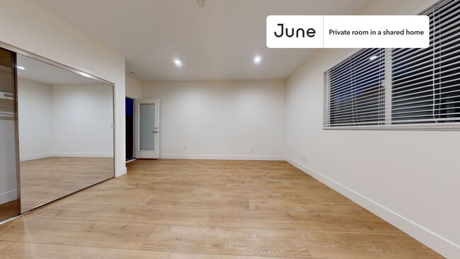 Private bedroom in 4 bed/4 bath Home - Private bedroom in 4 bed/4 bath Home Unidad D