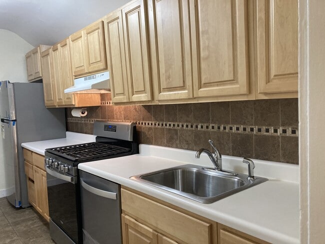 Building Photo - 51 Parkway Rd Unit A3