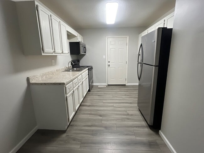 Photo - 18 Foxboro Cv Unidad R