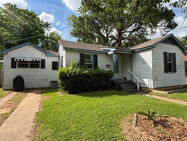 Building Photo - GREAT STARTER HOME IN THE HEART OF BOSSIER
