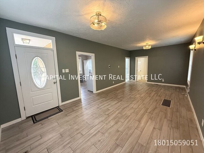 Photo - 3844 McCall St E