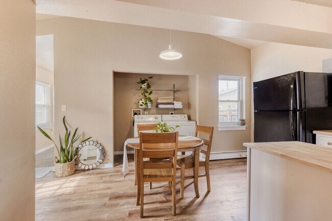 Photo - 4739 Pearl St