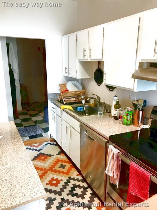 Building Photo - 3 Calvin St