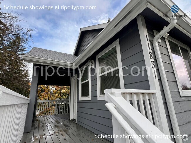 Building Photo - Remodeled 3-Bedroom, 2-Bath Top-Floor Dupl... Rental