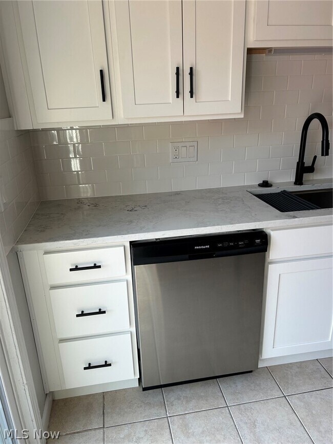 Photo - 2581 Shakespeare Ln