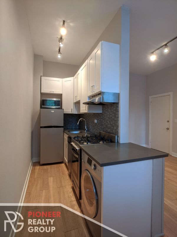 Photo - 511 W Belmont Ave Unit 2
