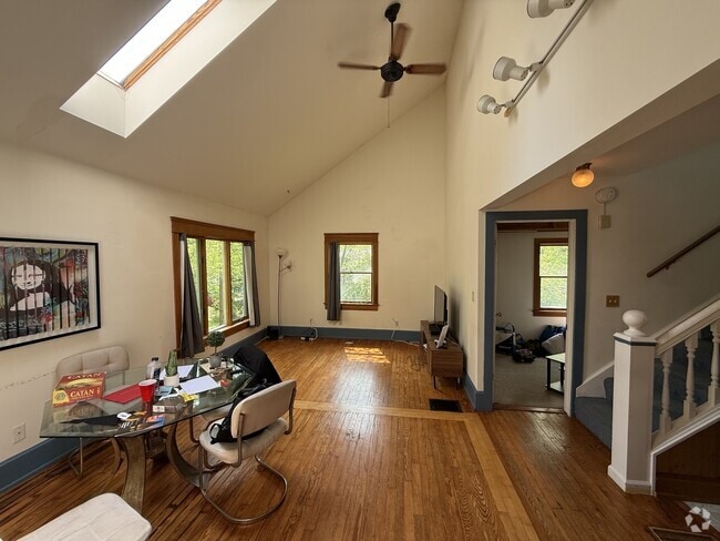 Building Photo - 410 Worth St Rental