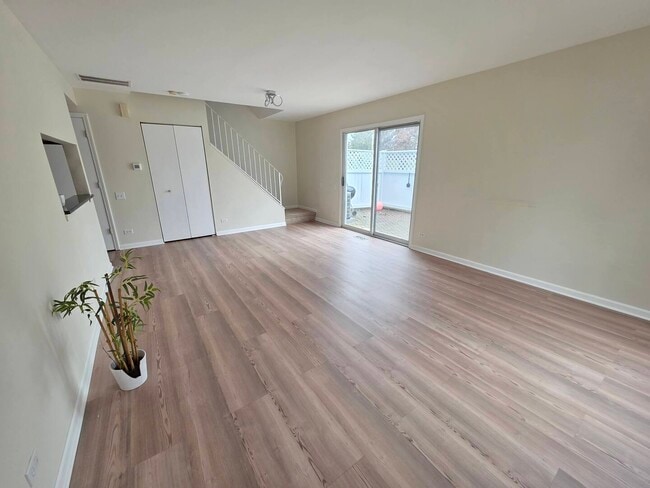 Photo - 482 Betsy Ross Ct