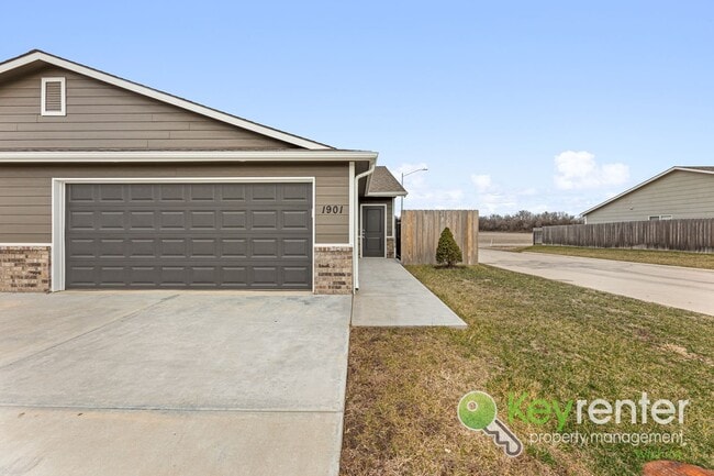 Building Photo - E 69th Ct N Duplex Unit 1901