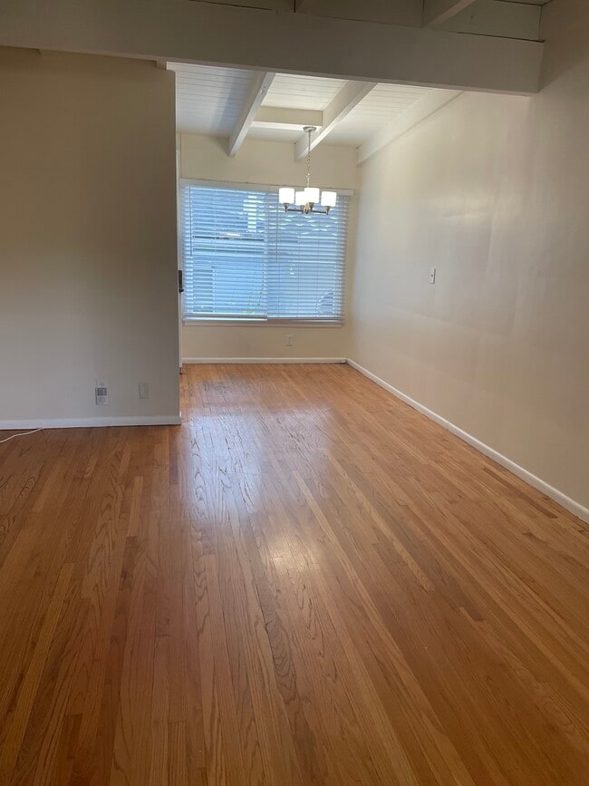 Photo - 636 Acanto St