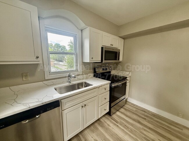 Photo - 927 N Elm Ave