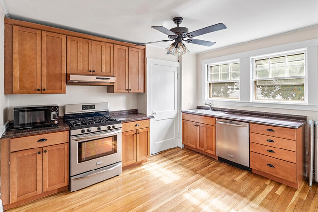 Building Photo - 184 Faneuil St Unit 1