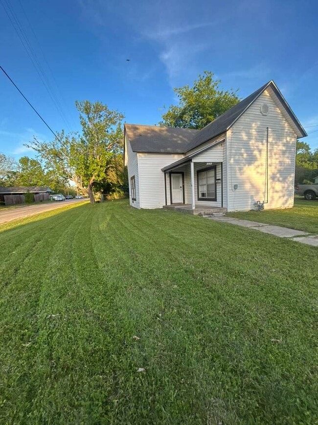Photo - 426 N Clements St