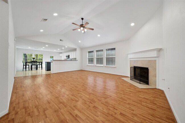 Photo - 107 Genesee Ridge Dr