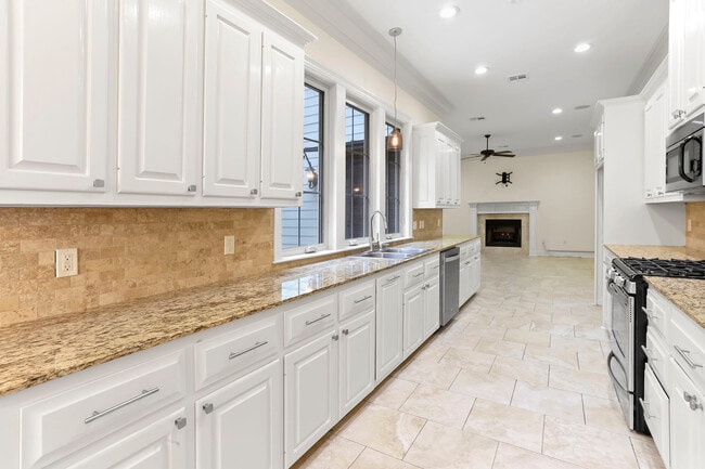 Photo - 2437 Fiero St