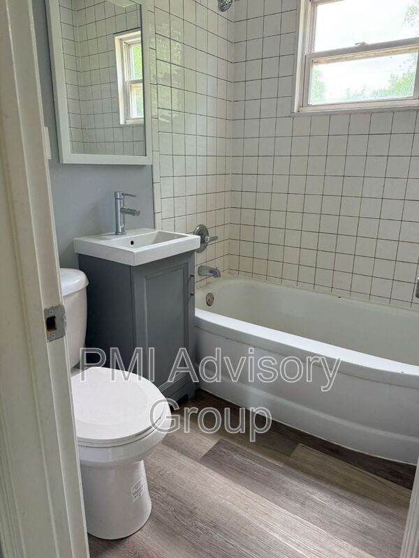 Photo - 2524 SW Valley Brook Ln