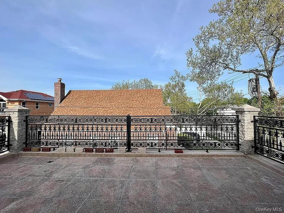 Photo - 56-51 196th St