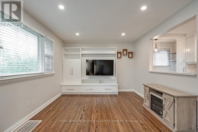 Photo - 66 E 41st St
