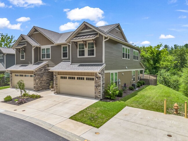 Photo - 3-bedroom, 2.5-bath townhome in desirable Sweet Birch Commons community.