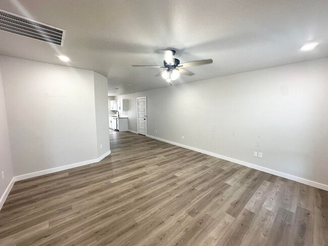 Photo - 3 Bed 2 Bathroom for Rent!