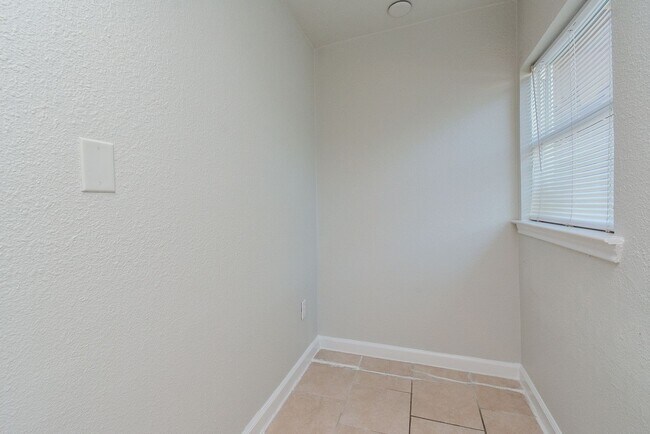 Photo - 2118 Thonig Rd Unidad #B