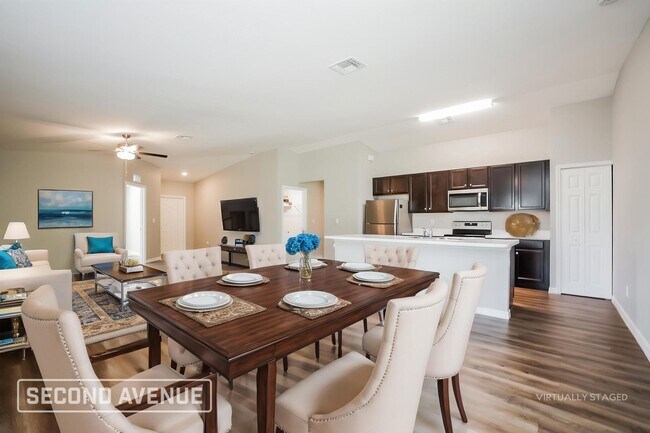 Photo - 208 Ravenswood Blvd