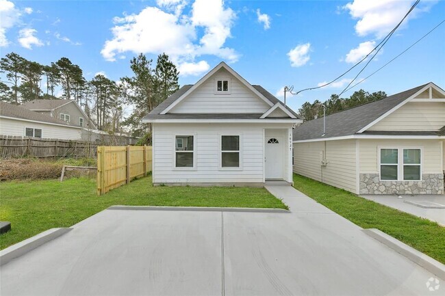 Building Photo - 16927 W Juneau St Rental