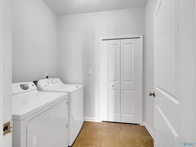 Photo - 411 Prom Dr SW