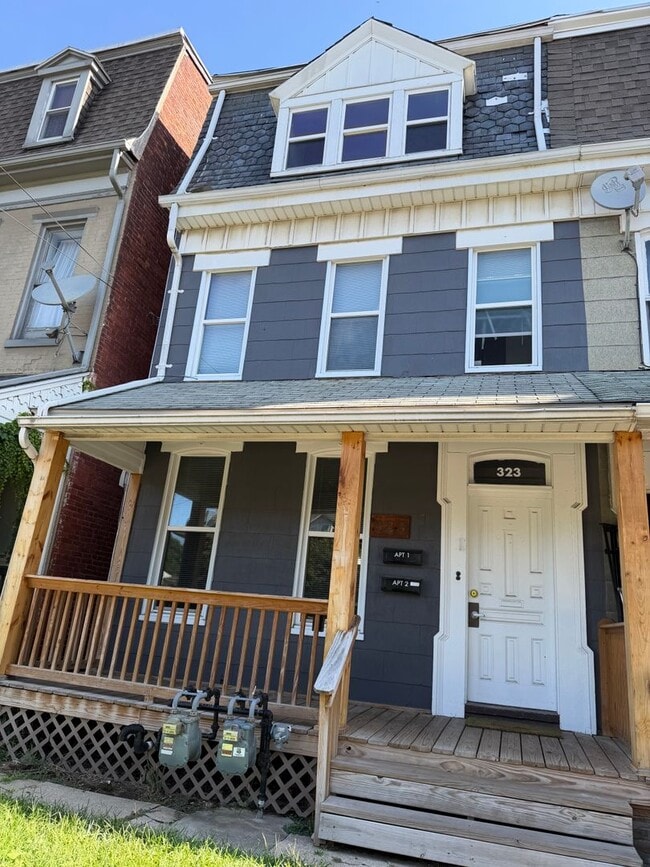 Building Photo - 323 Roosevelt Ave Unit Apt. 1