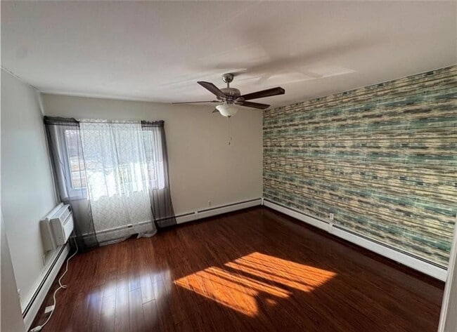 Photo - 400 Narragansett Pkwy