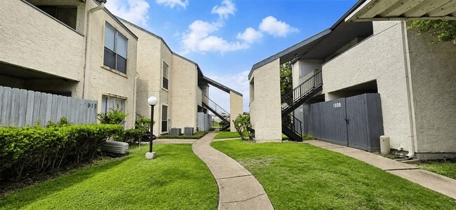 Building Photo - 7313 Gulf Fwy Unit 907