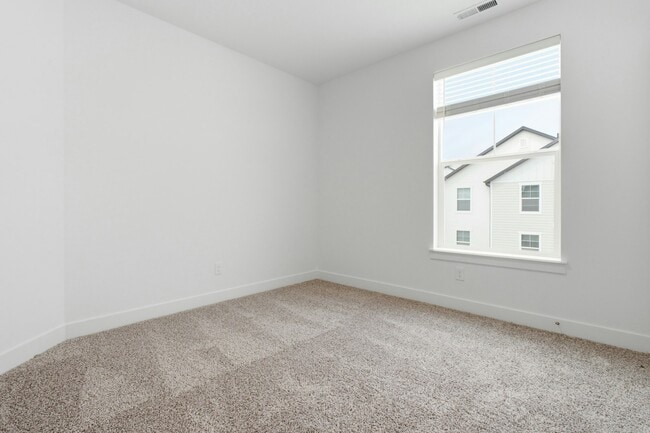 Photo - 882 Coulsen Dr