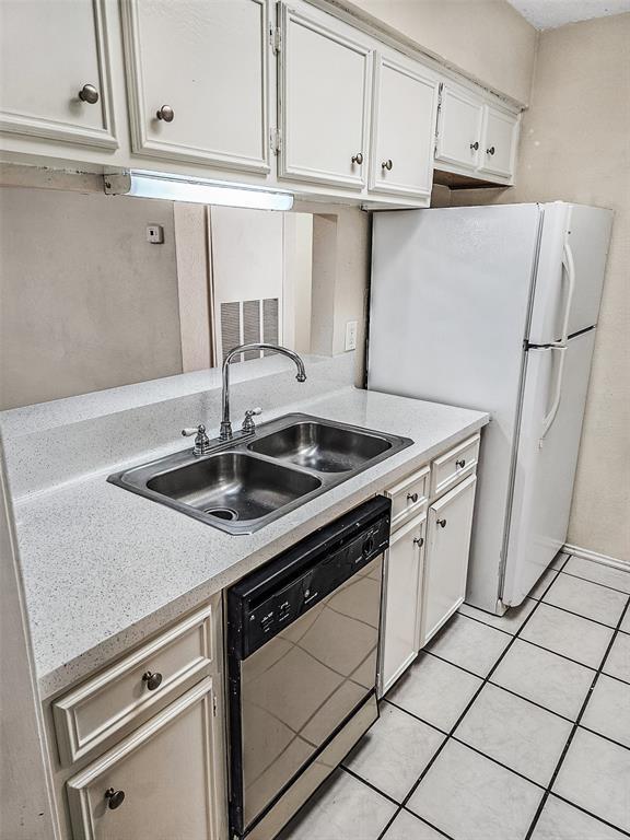 Building Photo - 2706 Salado St Unit 303