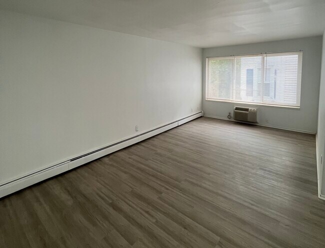 Living Room - 420 Hill St