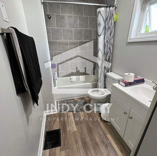 Photo - 1015 S Sheffield Ave