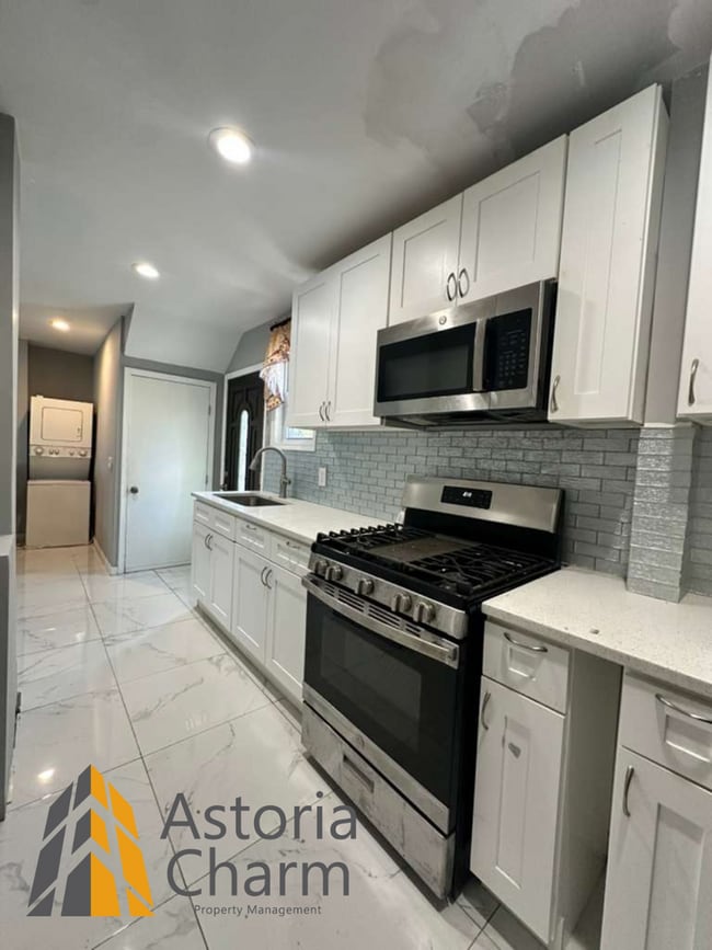 Building Photo - 3004 Clifton Ave Unit 3004 Clifton Ave -  1