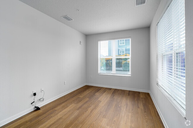 3BR, 2BA - 1,042SF - Living Room