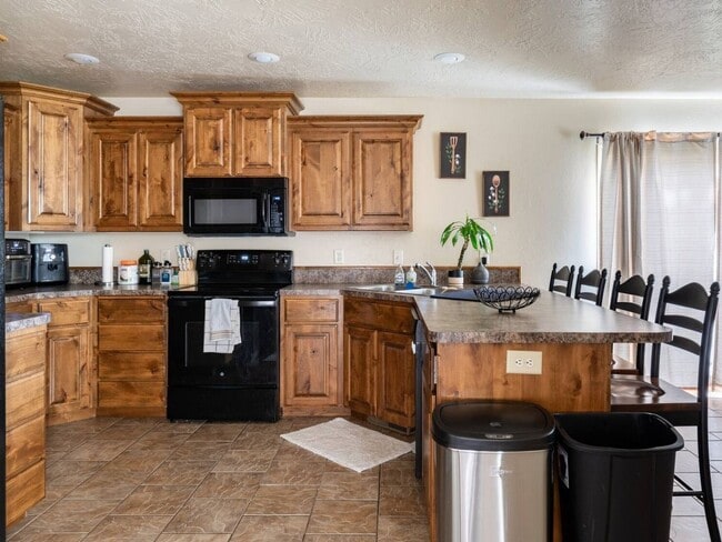 Photo - 674 Tanglewood Dr