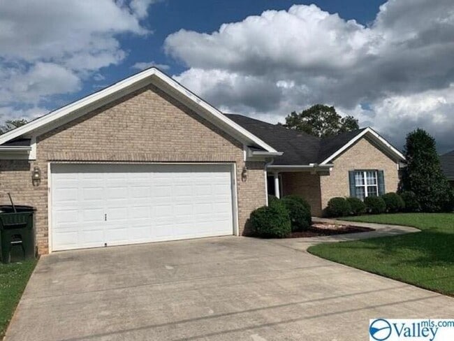 Building Photo - 211 Forrest Oak Ln