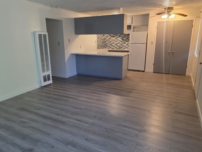 Living room/ kitchen - 614 Rancheria Dr Unit B