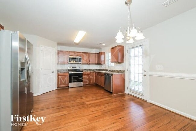 Photo - 3929 Creekmoore Dr