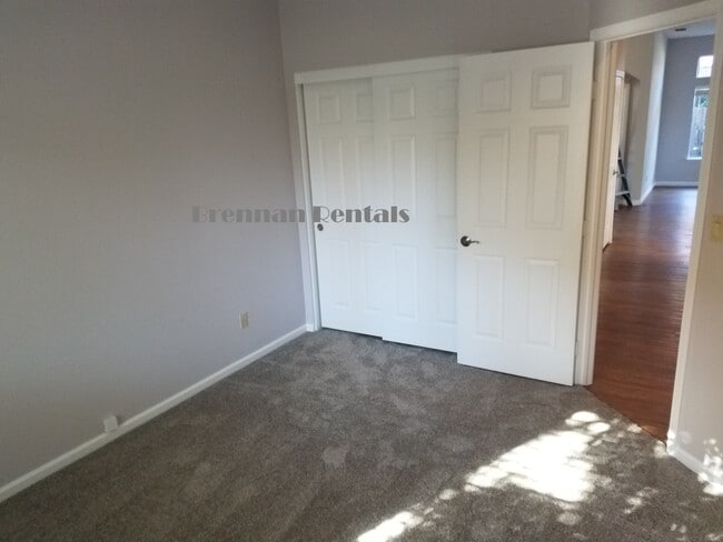 Photo - 105 Kilcairn Ct