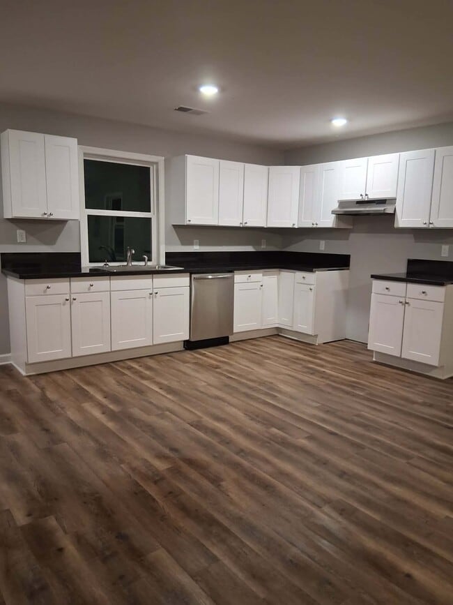 Photo - 211 Simonton St