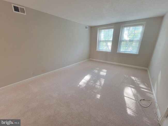Building Photo - 4903 30th St S Unit B2 Rental