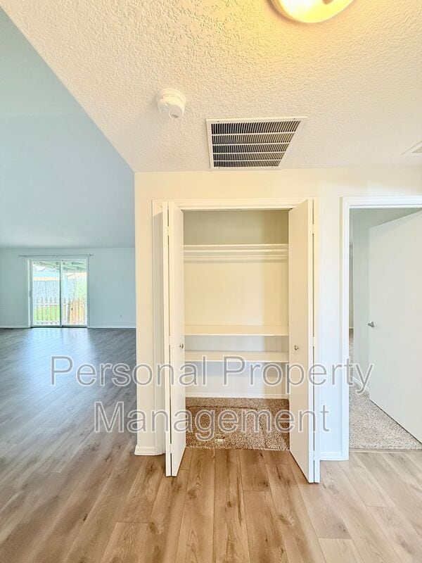 Photo - 10411 NE 66th St