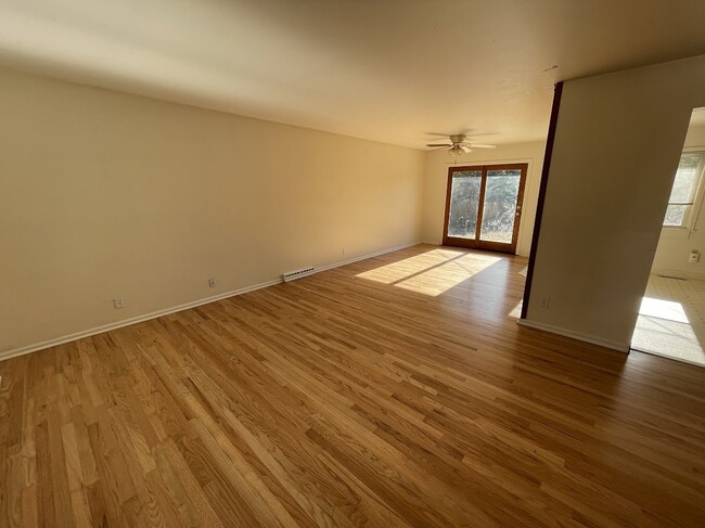 Photo - 560 S 40th St